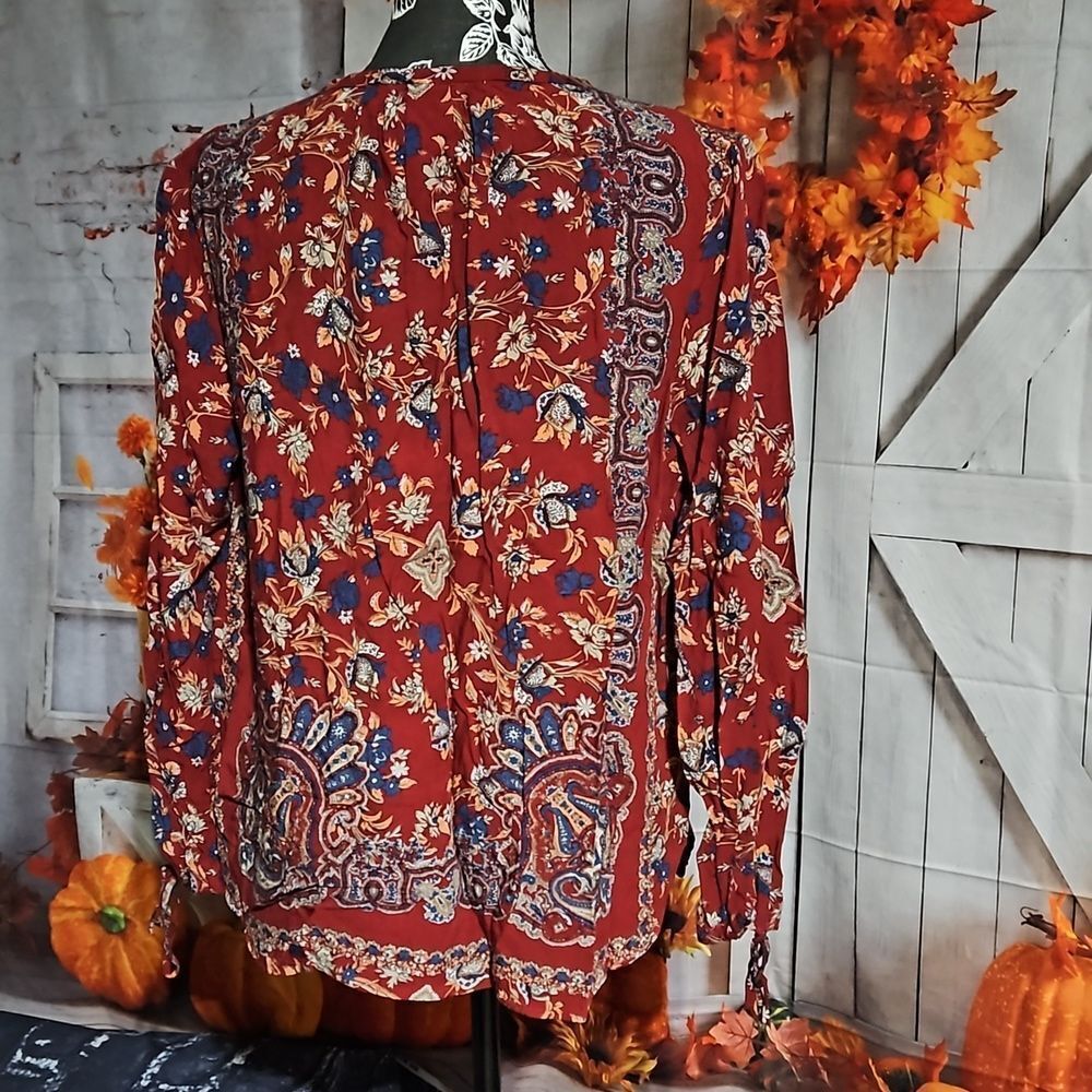 Chelsea & Theodore Size Lg Tunic blouse with tie front CLEARANCE - Picture 4 of 7